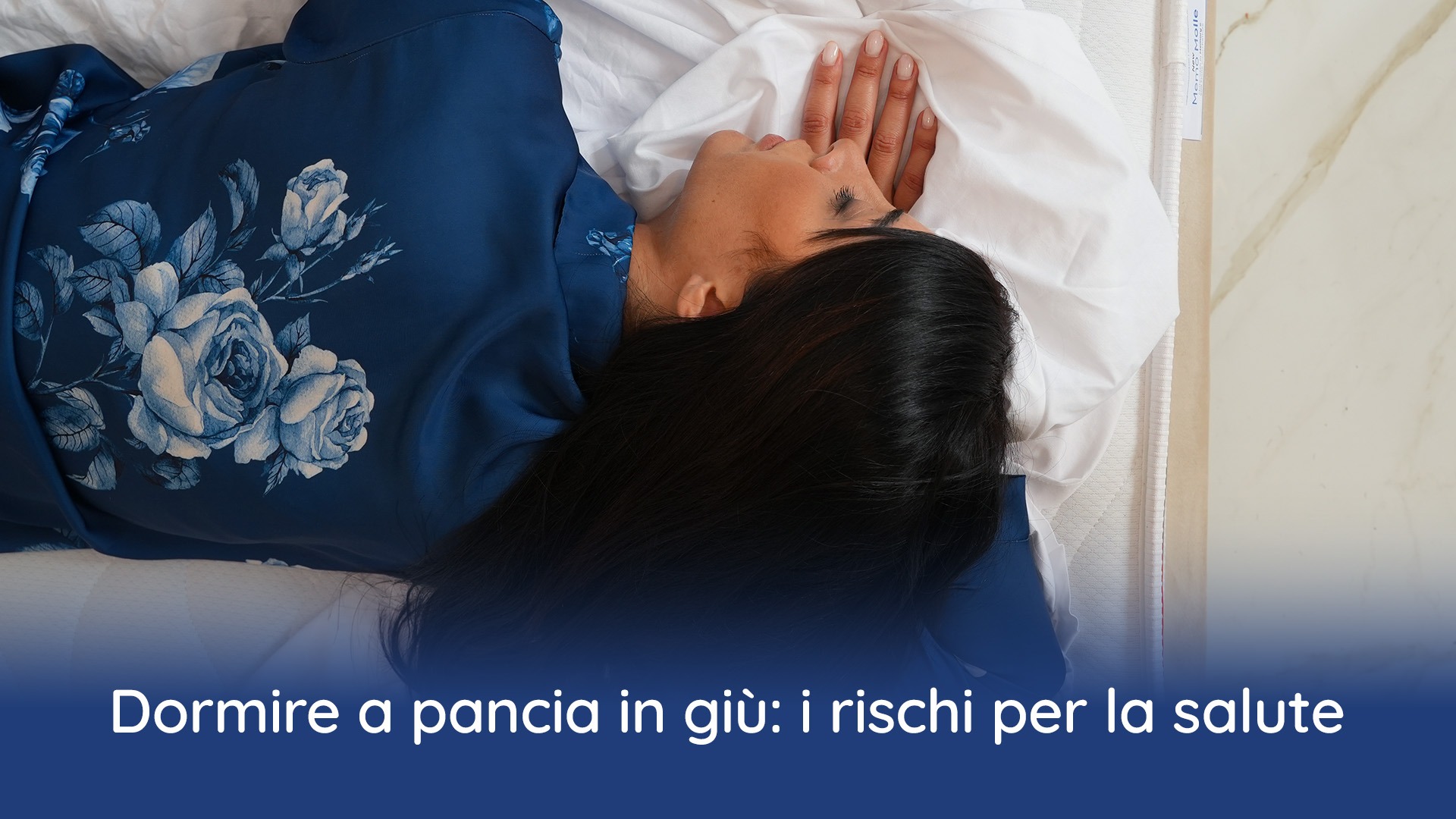 Dormire a pancia in giù: i rischi per la salute